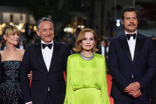 J Montée des marches du film La femme la plus riche du monde lors du 78ème Festival International du Film de Cannes Marina Foïs, Thierry Klifa, Isabelle Huppert, Laurent Lafitte Montée des marches du film La femme la plus riche du monde lors du 78ème Festival International du Film de Cannes, au Palais des Festivals à Cannes Le 18 mai 2025 Jacovides Moreau Bestimage Red carpet for the movie The richest woman in the world during the 78th Cannes International Film Festival at the Palais des Festivals in Cannes, France On may 18th 2025 Cannes France  Copyright: xJACOVIDES-MOREAUx xBESTIMAGExJACOVIDES-MOREAUx xBESTIMAGEx