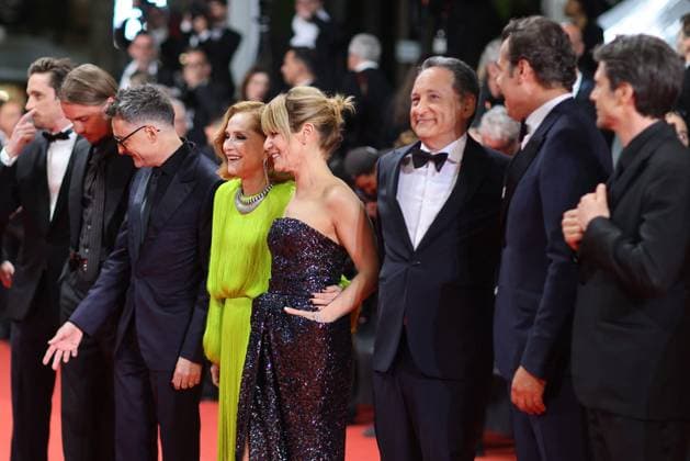 J Montée des marches du film La femme la plus riche du monde lors du 78ème Festival International du Film de Cannes Mathieu Demy, Isabelle Huppert, Marina Foïs, Thierry Klifa, Laurent Lafitte Montée des marches du film La femme la plus riche du monde lors du 78ème Festival International du Film de Cannes, au Palais des Festivals à Cannes Le 18 mai 2025 Jacovides Moreau Bestimage Red carpet for the movie The richest woman in the world during the 78th Cannes International Film Festival at the Palais des Festivals in Cannes, France On may 18th 2025 Cannes France  Copyright: xJACOVIDES-MOREAUx xBESTIMAGExJACOVIDES-MOREAUx xBESTIMAGEx