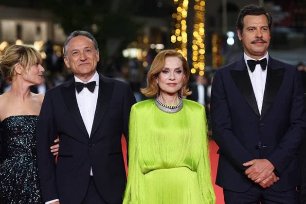 J Montée des marches du film La femme la plus riche du monde lors du 78ème Festival International du Film de Cannes Marina Foïs, Thierry Klifa, Isabelle Huppert, Laurent Lafitte Montée des marches du film La femme la plus riche du monde lors du 78ème Festival International du Film de Cannes, au Palais des Festivals à Cannes Le 18 mai 2025 Jacovides Moreau Bestimage Red carpet for the movie The richest woman in the world during the 78th Cannes International Film Festival at the Palais des Festivals in Cannes, France On may 18th 2025 Cannes France  Copyright: xJACOVIDES-MOREAUx xBESTIMAGExJACOVIDES-MOREAUx xBESTIMAGEx