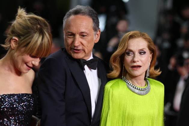 J Montée des marches du film La femme la plus riche du monde lors du 78ème Festival International du Film de Cannes Marina Foïs, Thierry Klifa, Isabelle Huppert Montée des marches du film La femme la plus riche du monde lors du 78ème Festival International du Film de Cannes, au Palais des Festivals à Cannes Le 18 mai 2025 Jacovides Moreau Bestimage Red carpet for the movie The richest woman in the world during the 78th Cannes International Film Festival at the Palais des Festivals in Cannes, France On may 18th 2025 Cannes France  Copyright: xJACOVIDES-MOREAUx xBESTIMAGExJACOVIDES-MOREAUx xBESTIMAGEx