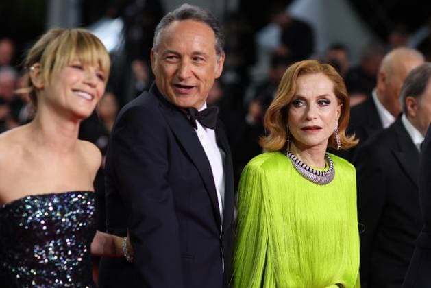 J Montée des marches du film La femme la plus riche du monde lors du 78ème Festival International du Film de Cannes Marina Foïs, Thierry Klifa, Isabelle Huppert Montée des marches du film La femme la plus riche du monde lors du 78ème Festival International du Film de Cannes, au Palais des Festivals à Cannes Le 18 mai 2025 Jacovides Moreau Bestimage Red carpet for the movie The richest woman in the world during the 78th Cannes International Film Festival at the Palais des Festivals in Cannes, France On may 18th 2025 Cannes France  Copyright: xJACOVIDES-MOREAUx xBESTIMAGExJACOVIDES-MOREAUx xBESTIMAGEx