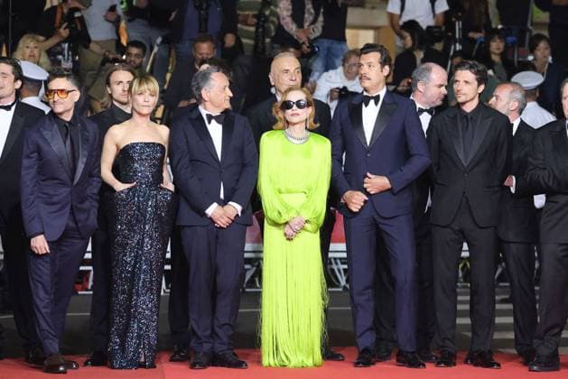 J Montée des marches du film La femme la plus riche du monde lors du 78ème Festival International du Film de Cannes Mathieu Demy, Marina Foïs, Thierry Klifa, Isabelle Huppert, Laurent Lafitte, Raphaël Personnaz Montée des marches du film La femme la plus riche du monde lors du 78ème Festival International du Film de Cannes, au Palais des Festivals à Cannes Le 18 mai 2025 Jacovides Moreau Bestimage Red carpet for the movie The richest woman in the world during the 78th Cannes International Film Festival at the Palais des Festivals in Cannes, France On may 18th 2025 Cannes France  Copyright: xJACOVIDES-MOREAUx xBESTIMAGExJACOVIDES-MOREAUx xBESTIMAGEx