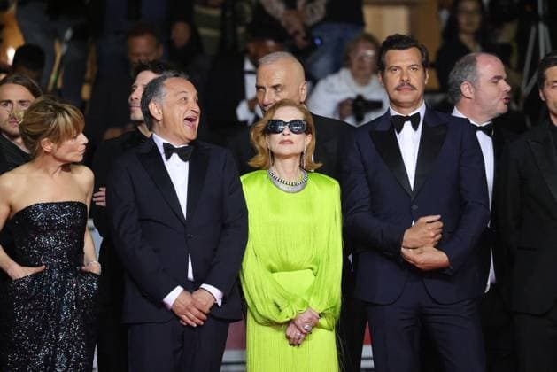 J Montée des marches du film La femme la plus riche du monde lors du 78ème Festival International du Film de Cannes Marina Foïs, Thierry Klifa, Isabelle Huppert, Laurent Lafitte Montée des marches du film La femme la plus riche du monde lors du 78ème Festival International du Film de Cannes, au Palais des Festivals à Cannes Le 18 mai 2025 Jacovides Moreau Bestimage Red carpet for the movie The richest woman in the world during the 78th Cannes International Film Festival at the Palais des Festivals in Cannes, France On may 18th 2025 Cannes France  Copyright: xJACOVIDES-MOREAUx xBESTIMAGExJACOVIDES-MOREAUx xBESTIMAGEx