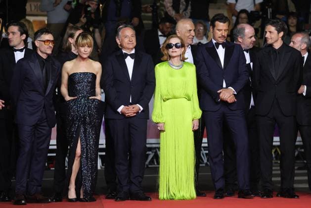 J Montée des marches du film La femme la plus riche du monde lors du 78ème Festival International du Film de Cannes Mathieu Demy, Marina Foïs, Thierry Klifa, Isabelle Huppert, Laurent Lafitte, Raphaël Personnaz Montée des marches du film La femme la plus riche du monde lors du 78ème Festival International du Film de Cannes, au Palais des Festivals à Cannes Le 18 mai 2025 Jacovides Moreau Bestimage Red carpet for the movie The richest woman in the world during the 78th Cannes International Film Festival at the Palais des Festivals in Cannes, France On may 18th 2025 Cannes France  Copyright: xJACOVIDES-MOREAUx xBESTIMAGExJACOVIDES-MOREAUx xBESTIMAGEx