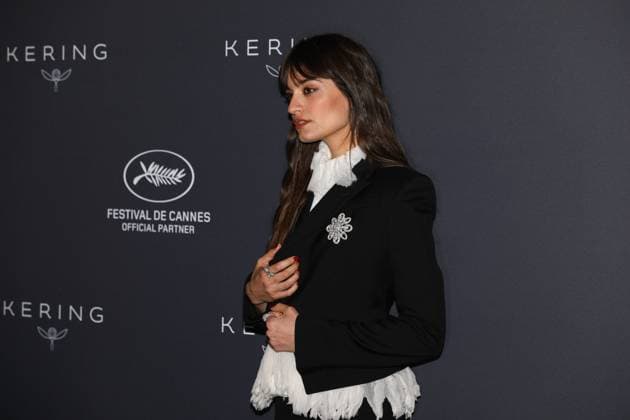 May 18, 2025, Cannes, Cote D azur, France: CLARA LUCIANI poses during the Kering Women in Motion Award 2025 photocall in Cannes, France Cannes France - ZUMAc179 20250518_zep_c179_461 Copyright: xMickaelxChavetx