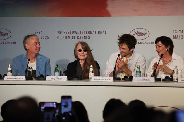 Press conference for the film Die my love during the 78th Cannes International Film Festival Seamus McGarvey, Sissy Spacek, Robert Pattinson, Lynne Ramsay Press conference for the film Die my love during the 78th Cannes International Film Festival on May 18, 2025 Olivier Borde Pool Bestimage Press conference for the film Die My Love during the 78th Cannes International Film Festival on May 18, 2025 Cannes France  Copyright: xOLIVIERxBORDEx xBESTIMAGExOLIVIERxBORDEx xBESTIMAGEx