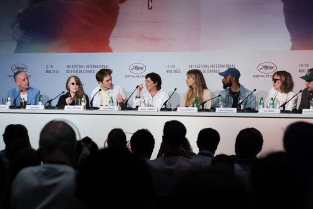 Press conference for the film Die my love during the 78th Cannes International Film Festival Seamus McGarvey, Sissy Spacek, Robert Pattinson, Lynne Ramsay, Jennifer Lawrence, Stanfield, LaKeith, George, Catherine Conférence de presse du film Die my love lors du 78ème Festival International du Film de Cannes le 18 mai 2025 Olivier Borde Pool Bestimage Press conference for the film Die My Love during the 78th Cannes International Film Festival on May 18, 2025 Cannes France  Copyright: xOLIVIERxBORDEx xBESTIMAGExOLIVIERxBORDEx xBESTIMAGEx