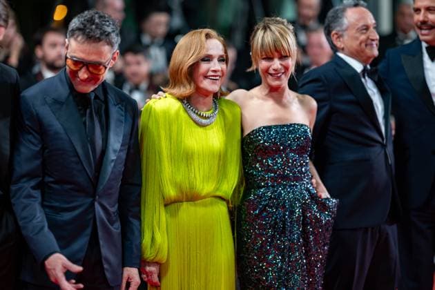 78eme Festival International du Film de Cannes Montée des marches La femme la plus riche du monde 78th International Cannes Film Festival Red carpet for La femme la plus riche du monde movie 444616 2025 05 18 France Huppert, Isabelle Fois, Marina  Copyright: xEstellexCarlierx xStarfacex STAR_444616_033