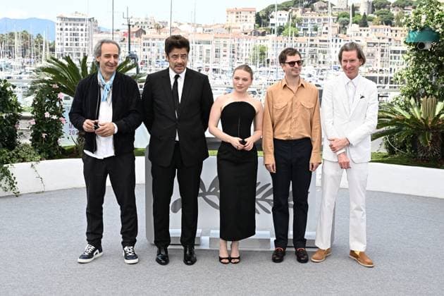RECORD DATE NOT STATED Cannes - The Phoenician Scheme Photocall Alexandre Desplat, Benicio del Toro, Mia Threapleton, Michael Cera and Wes Anderson posing during The Phoenician Scheme photocall at the 78th annual Cannes Film Festival at Palais des Festivals on May 19, 2025 in Cannes, France. Photo by David Niviere ABACAPRESS.COM Cannes France  Copyright: xNivierexDavid ABACAPRESS.COMx