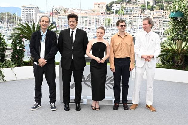 RECORD DATE NOT STATED Cannes - The Phoenician Scheme Photocall Alexandre Desplat, Benicio del Toro, Mia Threapleton, Michael Cera and Wes Anderson posing during The Phoenician Scheme photocall at the 78th annual Cannes Film Festival at Palais des Festivals on May 19, 2025 in Cannes, France. Photo by David Niviere ABACAPRESS.COM Cannes France  Copyright: xNivierexDavid ABACAPRESS.COMx