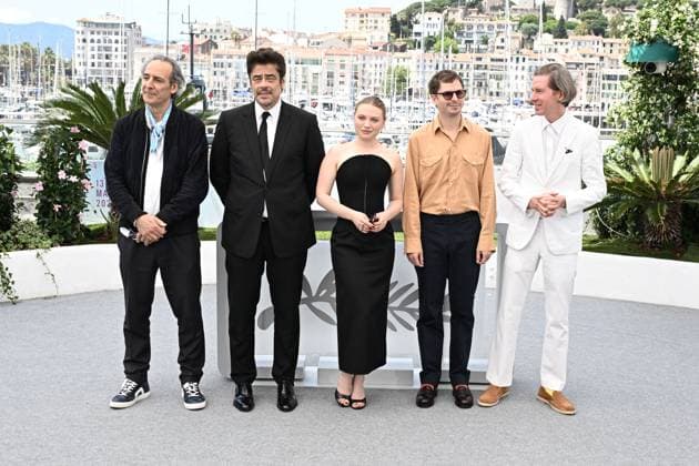 RECORD DATE NOT STATED Cannes - The Phoenician Scheme Photocall Alexandre Desplat, Benicio del Toro, Mia Threapleton, Michael Cera and Wes Anderson posing during The Phoenician Scheme photocall at the 78th annual Cannes Film Festival at Palais des Festivals on May 19, 2025 in Cannes, France. Photo by David Niviere ABACAPRESS.COM Cannes France  Copyright: xNivierexDavid ABACAPRESS.COMx