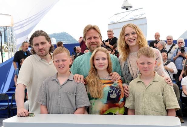 Photocall du film Astin sem Eftir er The love that remains lors du 78ème Festival International du Film de Cannes Photocall du film Astin sem Eftir er The love that remains lors du 78ème Festival International du Film de Cannes le 19 mai 2025 Jacovides Moreau Bestimage Ástin Sem Eftir Er The Love That Remains photocall at the 78th annual Cannes Film Festival at Palais des Festivals on May 19, 2025 in Cannes, France Cannes France  Copyright: xJACOVIDES-MOREAUx xBESTIMAGExJACOVIDES-MOREAUx xBESTIMAGEx