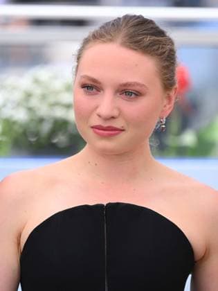 Cannes, France: Cannes, 78th Cannes Film Festival 2025 - day 7 - photocall of the film The Phoenician Scheme . In the photo MIA THREAPLETON Cannes  - ZUMAp169 20250519_zea_p169_156 Copyright: xAlbertoxTerenghix