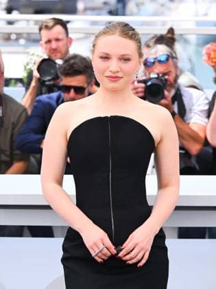 Cannes, France: Cannes, 78th Cannes Film Festival 2025 - day 7 - photocall of the film The Phoenician Scheme . In the photo MIA THREAPLETON Cannes  - ZUMAp169 20250519_zea_p169_203 Copyright: xAlbertoxTerenghix