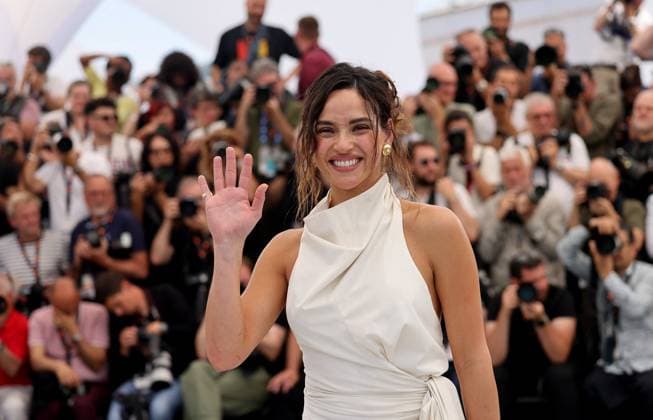 Photocall for Splitsville at the 78th Cannes International Film Festival Adria Arjona au photocall de Splitsville lors du 78ème Festival International du Film de Cannes, le 19 mai 2025 Jacovides Moreau Bestimage Photocall for Splitsville at the 78th Cannes International Film Festival, on May 19th, 2025 Cannes France  Copyright: xJACOVIDES-MOREAUx xBESTIMAGExJACOVIDES-MOREAUx xBESTIMAGEx
