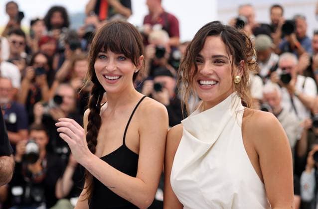 Photocall for Splitsville at the 78th Cannes International Film Festival Dakota Johnson et Adria Arjona au photocall de Splitsville lors du 78ème Festival International du Film de Cannes, le 19 mai 2025 Jacovides Moreau Bestimage Photocall for Splitsville at the 78th Cannes International Film Festival, on May 19th, 2025 Cannes France  Copyright: xJACOVIDES-MOREAUx xBESTIMAGExJACOVIDES-MOREAUx xBESTIMAGEx