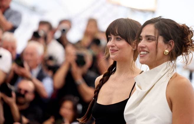Photocall for Splitsville at the 78th Cannes International Film Festival Dakota Johnson et Adria Arjona au photocall de Splitsville lors du 78ème Festival International du Film de Cannes, le 19 mai 2025 Jacovides Moreau Bestimage Photocall for Splitsville at the 78th Cannes International Film Festival, on May 19th, 2025 Cannes France  Copyright: xJACOVIDES-MOREAUx xBESTIMAGExJACOVIDES-MOREAUx xBESTIMAGEx