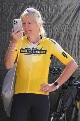 Vera Hohlfeld Former professional cyclist takes selfie Jan Ullrich Cycling Festival As part of a flood protection measure, citizen SP_GHR