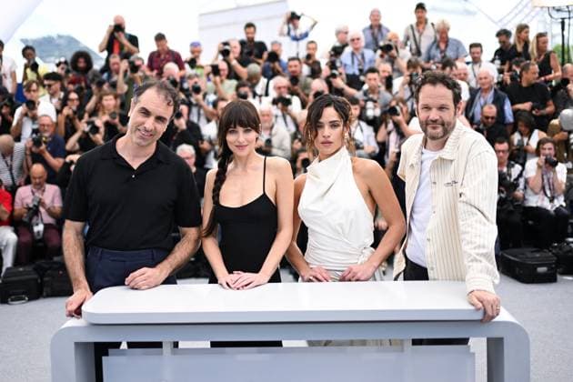 Cannes Splitsville Photocall AM Kyle Marvin, Adria Arjona, Dakota Johnson and Michael Angelo Covino attending the Splitsville Photocall in Cannes, France on May 19, 2025 as part of the 78th Cannes Film Festival. Photo by Aurore Marechal ABACAPRESS.COM Cannes France  Copyright: xMarechalxAurore ABACAx