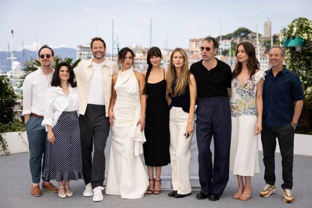 Photocall for Splitsville at the 78th Cannes International Film Festival Ryan Heller, Sam Racanelli, Kyle Marvin, Adria Arjona, Dakota Johnson, Ro Donnelly, Michael Angelo Covino, Emily Korteweg and Michael Bloom at the photocall for Splitsville at the 78th Cannes International Film Festival, on May 19th, 2025 Moreau Jacovides Bestimage Photocall for Splitsville at the 78th Cannes International Film Festival, on May 19th, 2025 Cannes France Copyright: xJACOVIDES-MOREAUx xBESTIMAGExJACOVIDES-MOREAUx xBESTIMAGEx