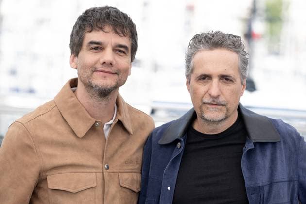 Cannes - O Agente Secreto Photocall DN Gabriel Leone and Kleber Mendonca Filho attend the O Agente Secreto (The Secret Agent) photocall at the 78th annual Cannes Film Festival at Palais des Festivals on May 19, 2025 in Cannes, France. Photo by David NIVIERE ABACAPRESS.COM CANNES France  Copyright: xNivierexDavid ABACAPRESS.COMx