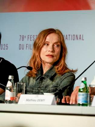 78eme Festival International du Film de Cannes Press conference for the film La Femme La Plus Riche Du Monde The Richest Woman In The World 78th Cannes International Film Festival Press conference for the film La Femme La Plus Riche Du Monde The Richest Woman In The World 444657 2025 05 19 Cannes France Huppert, Isabelle  Copyright: xIvankaxVoisinx xStarfacex STAR_444657_007