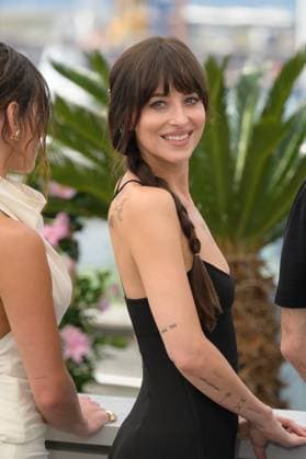 Splitsville Photocall at 78th Festival de Cannes - Cannes, France CANNES, FRANCE. May 19, 2025: Dakota Johnson at the photocall for Splitsville at the 78th Festival de Cannes. Picture: Paul Smith Featureflash Cannes France  Copyright: xPaulxSmithx xFeatureflashx