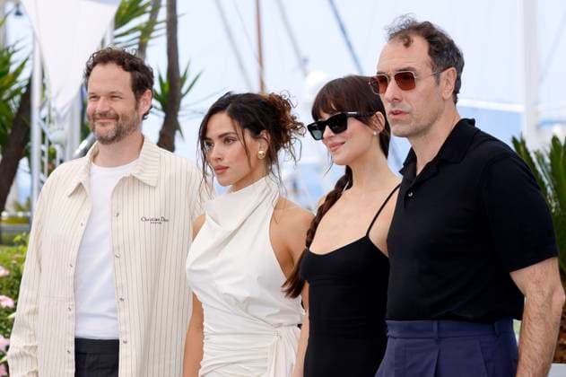 Kyle Marvin, Adria Arjona, Dakota Johnson and Michael Angelo Covino at the photocall for the feature film Splitsville at the Festival de Cannes 2025 78 Cannes International Film Festival at the Palais des Festivals Cannes, 19 05 2025 Foto:xD.xBedrosianx xFuturexImagex splitsville_5501