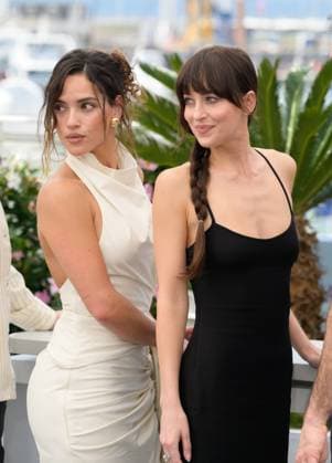 Splitsville Photocall at 78th Festival de Cannes - Cannes, France CANNES, FRANCE. May 19, 2025: Adria Arjona & Dakota Johnson at the photocall for Splitsville at the 78th Festival de Cannes. Picture: Paul Smith Featureflash Cannes France  Copyright: xPaulxSmithx xFeatureflashx