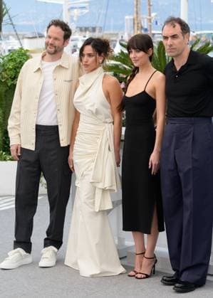 Splitsville Photocall at 78th Festival de Cannes - Cannes, France CANNES, FRANCE. May 19, 2025: Kyle Marvin, Adria Arjona, Dakota Johnson & Michael Angelo Covino at the photocall for Splitsville at the 78th Festival de Cannes. Picture: Paul Smith Featureflash Cannes France  Copyright: xPaulxSmithx xFeatureflashx
