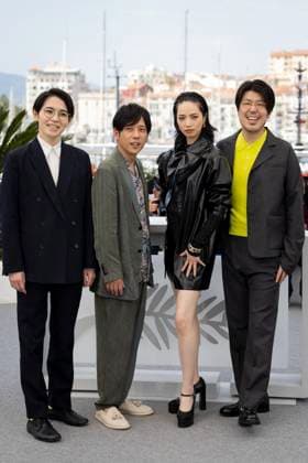 Entertainment Bilder des Tages Photocall de Exit 8 Séance de Minuit lors du 78ème Festival International du Film de Cannes Hirase Kentaro, Kazunari Ninomiya, Nana Komatsu et Genki Kawamura au photocall de Exit 8 Séance de Minuit lors du 78ème Festival International du Film de Cannes, le 19 mai 2025 Moreau Jacovides Bestimage Photocall for Exit 8 at the 78th Cannes International Film Festival, on May 19th, 2025 Cannes France  Copyright: xJACOVIDES-MOREAUx xBESTIMAGExJACOVIDES-MOREAUx xBESTIMAGEx