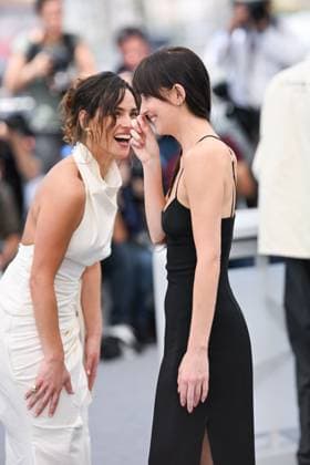 78eme Festival International du Film de Cannes Photocall du film Splitville Festival de Cannes 2025 photocall Splitsville Adria Arjona , Dakota Johnson 444675 2025 05 19 France  Copyright: xLionelxGuericolas MPPx STAR_444675_037
