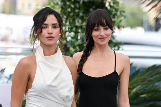 78eme Festival International du Film de Cannes Photocall du film Splitville Festival de Cannes 2025 photocall Splitsville Adria Arjona , Dakota Johnson 444675 2025 05 19 France  Copyright: xLionelxGuericolas MPPx STAR_444675_040