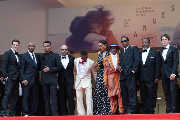 78. Internationalen Filmfestspiele von Cannes 2025 Cannes, Frankreich - 19.5.2024: Jason Michael Berman, Denzel Washington, Elijah Wright, Jeffrey Wright, Aubrey Joseph, Ilfenesh Hadera, Spike Lee, A$AP Rocky, Wendell Pierce und Alan Fox während des - Highest 2 Lowest - Roten Teppichs während der 78. Internationalen Filmfestspiele von Cannes. Die 78. Internationalen Filmfestspiele von Cannes finden vom 13. bis 24. Mai 2025 statt. Provence-Alpes-Cote d Azur