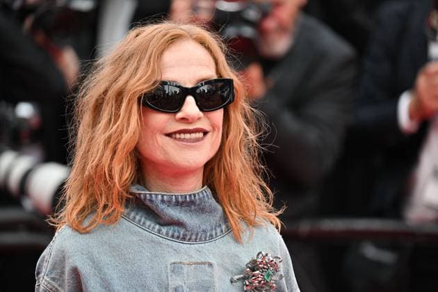 Cannes Highest 2 Lowest Screening JR Isabelle Huppert attending the screening of Highest 2 Lowest at 78th Cannes Film Festival in Cannes, France on May, 19, 2025. Photo by Julien Reynaud APS-Medias ABACAPRESS.COM Cannes France  Copyright: xReynaudxJulien APS-Medias ABACAx
