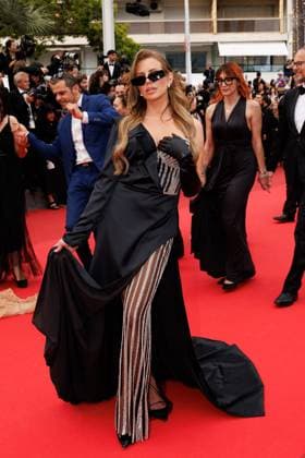 M Montée des marches du film Highest 2 Lowest lors du 78ème Festival International du Film de Cannes Adixia Romaniello Montée des marches du film Highest 2 Lowest lors du 78ème Festival International du Film de Cannes, au Palais des Festivals à Cannes Le 19 mai 2025 Jacovides Moreau Bestimage Red carpet for the movie Highest 2 Lowest during the 78th Cannes International Film Festival at the Palais des Festivals in Cannes, France On may 19th 2025 Cannes France  Copyright: xJACOVIDES-MOREAUx xBESTIMAGExJACOVIDES-MOREAUx xBESTIMAGEx