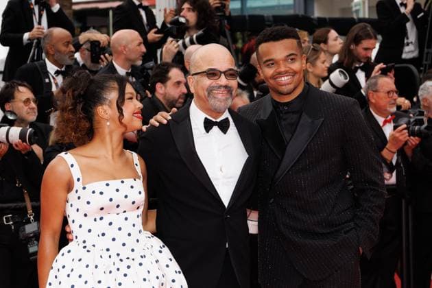 M Montée des marches du film Highest 2 Lowest lors du 78ème Festival International du Film de Cannes Jeffrey Wright entouré de ses enfants Juno et Elijah Montée des marches du film Highest 2 Lowest lors du 78ème Festival International du Film de Cannes, au Palais des Festivals à Cannes Le 19 mai 2025 Jacovides Moreau Bestimage Red carpet for the movie Highest 2 Lowest during the 78th Cannes International Film Festival at the Palais des Festivals in Cannes, France On may 19th 2025 Cannes France  Copyright: xJACOVIDES-MOREAUx xBESTIMAGExJACOVIDES-MOREAUx xBESTIMAGEx