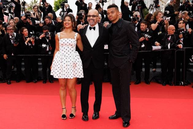 M Montée des marches du film Highest 2 Lowest lors du 78ème Festival International du Film de Cannes Jeffrey Wright entouré de ses enfants Juno et Elijah Montée des marches du film Highest 2 Lowest lors du 78ème Festival International du Film de Cannes, au Palais des Festivals à Cannes Le 19 mai 2025 Jacovides Moreau Bestimage Red carpet for the movie Highest 2 Lowest during the 78th Cannes International Film Festival at the Palais des Festivals in Cannes, France On may 19th 2025 Cannes France  Copyright: xJACOVIDES-MOREAUx xBESTIMAGExJACOVIDES-MOREAUx xBESTIMAGEx