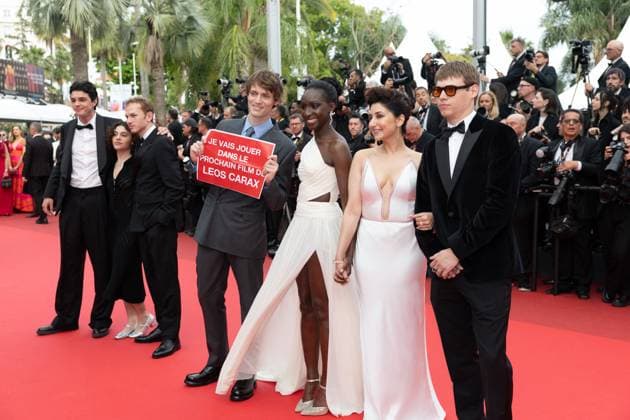 B Montée des marches du film Highest 2 Lowest lors du 78ème Festival International du Film de Cannes Oscar Lesage, Eye Haidara, Katayoon Latif, Augustin Dewinter Montée des marches du film Highest 2 Lowest lors du 78ème Festival International du Film de Cannes, au Palais des Festivals à Cannes Le 19 mai 2025 Olivier Borde Bestimage Red carpet for the movie Highest 2 Lowest during the 78th Cannes International Film Festival at the Palais des Festivals in Cannes, France On may 19th 2025 Cannes France  Copyright: xOLIVIERxBORDEx xBESTIMAGExOLIVIERxBORDEx xBESTIMAGEx