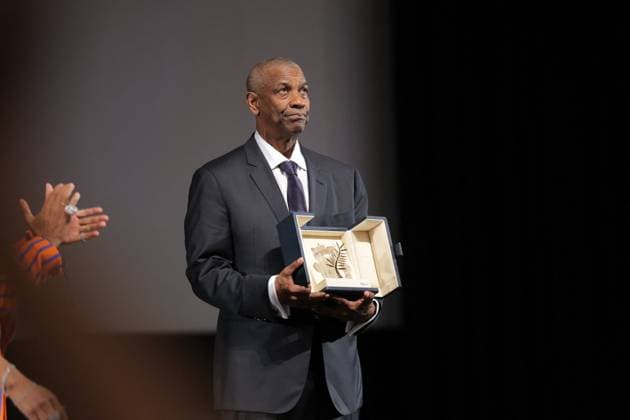 Bilder des Jahres 2025, Entertainment 05 Mai Entertainment Themen der Woche KW21 Entertainment Bilder des Tages Cannes - Denzel Washington Receives A Surprise Palme d Or d Honneur I m very surprised, and I m sorry if I m a little emotional, said Denzel Washington on Monday 19 May, 2025 in the Grand Theatre Lumiere in Cannes. There to present Spike Lee s new film, Highest 2 Lowest , which was selected for the Out of Competition category at Cannes 2025, the 70-year-old actor was presented with a surprise Palme d Or d Honneur by Festival President Iris Knobloch and General Delegate Thierry Fremaux. Photo by FDC ABACAPRESS.COM Cannes France  Copyright: xABACAx