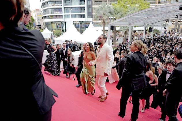 78eme Festival International du Film de Cannes Montée des marches du film Highest 2 Lowest 78th International Cannes Film Festival Red carpet for Highest 2 Lowest Movie 444690 2025 05 19 France Momoa, Jason Arjona, Adria  Copyright: xSergexArnalx xStarfacex STAR_444690_031