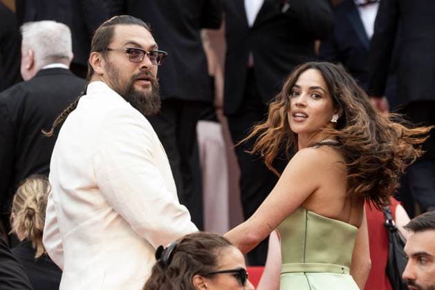 M Montée des marches du film Highest 2 Lowest lors du 78ème Festival International du Film de Cannes Jason Momoa et sa compagne Adria Arjona Montée des marches du film Highest 2 Lowest lors du 78ème Festival International du Film de Cannes, au Palais des Festivals à Cannes Le 19 mai 2025 Jacovides Moreau Bestimage Red carpet for the movie Highest 2 Lowest during the 78th Cannes International Film Festival at the Palais des Festivals in Cannes, France On may 19th 2025 Cannes France  Copyright: xJACOVIDES-MOREAUx xBESTIMAGExJACOVIDES-MOREAUx xBESTIMAGEx