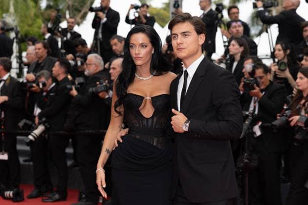 B Montée des marches du film Highest 2 Lowest lors du 78ème Festival International du Film de Cannes Oriana Sabatini, Paulo Dybala Montée des marches du film Highest 2 Lowest lors du 78ème Festival International du Film de Cannes, au Palais des Festivals à Cannes Le 19 mai 2025 Olivier Borde Bestimage Red carpet for the movie Highest 2 Lowest during the 78th Cannes International Film Festival at the Palais des Festivals in Cannes, France On may 19th 2025 Cannes France  Copyright: xOLIVIERxBORDEx xBESTIMAGExOLIVIERxBORDEx xBESTIMAGEx