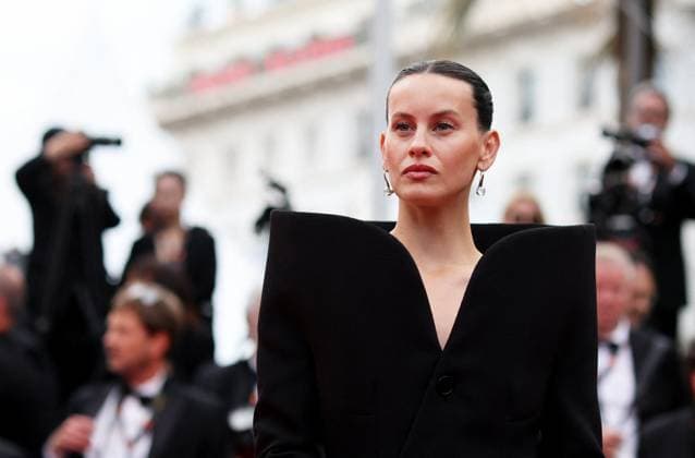 J Montée des marches du film Highest 2 Lowest lors du 78ème Festival International du Film de Cannes Milena Smit Montée des marches du film Highest 2 Lowest lors du 78ème Festival International du Film de Cannes, au Palais des Festivals à Cannes Le 19 mai 2025 Jacovides Moreau Bestimage Red carpet for the movie Highest 2 Lowest during the 78th Cannes International Film Festival at the Palais des Festivals in Cannes, France On may 19th 2025 Cannes France  Copyright: xJACOVIDES-MOREAUx xBESTIMAGExJACOVIDES-MOREAUx xBESTIMAGEx