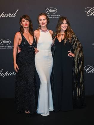 Cannes, Italy: Cannes, 78th Cannes Film Festival 2025 - evening 7 - Chopard Universe Dinner 2025 - In the photo:, Helena Christensen, Eva Herzigova and Carla Bruni Cannes Italy  - ZUMAp169 20250519_zea_p169_2163 Copyright: xSimonexComix