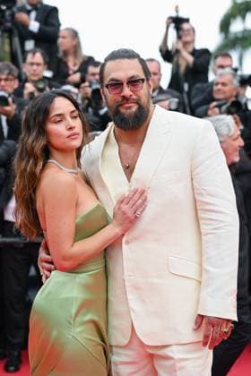 78eme Festival International du Film de Cannes Montée des marches du film Higest 2 Lowest 78th International Cannes Film Festival Red carpet for Highest 2 Lowest Movie 444701 2025 05 19 France Momoa, Jason Arjona, Adria  Copyright: xLionelxGuericolas MPPx STAR_444701_108