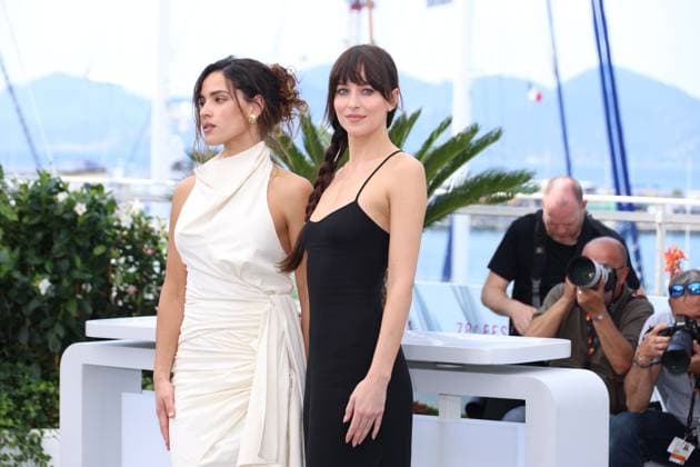 Splitsville Photocall - The 78th Annual Cannes Film Festival Dakota Johnson and Adria Arjona attend the Splitsville photocall at the 78th annual Cannes Film Festival at Palais des Festivals on May 19, 2025 in Cannes, France. Photo DGP imageSPACE Cannes Palais des Festivals et des Cong France Copyright: xDGP imageSPACEx