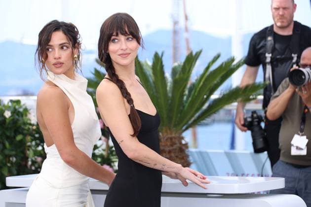 Splitsville Photocall - The 78th Annual Cannes Film Festival Dakota Johnson and Adria Arjona attend the Splitsville photocall at the 78th annual Cannes Film Festival at Palais des Festivals on May 19, 2025 in Cannes, France. Photo DGP imageSPACE Cannes Palais des Festivals et des Cong France Copyright: xDGP imageSPACEx
