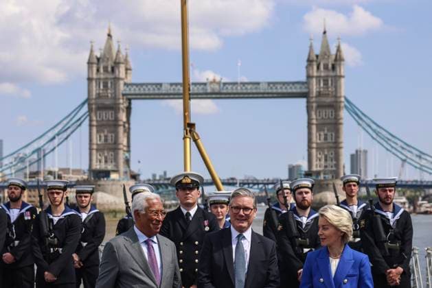 News Themen der Woche KW21 News Bilder des Tages Prime Minister Keir Starmer visits troops on HMS Sutherland 19 05 2025. London, United Kingdom. Prime Minister Keir Starmer, Ursula von der Leyen, President of the European Commission and Antonio Costa, President of the European Council visit troops on HMS Sutherland., Credit:Lauren Hurley Avalon United Kingdom, Greater London, London, 10 Downing Street  Copyright: xLaurenxHurleyx xAvalonx 1001067871