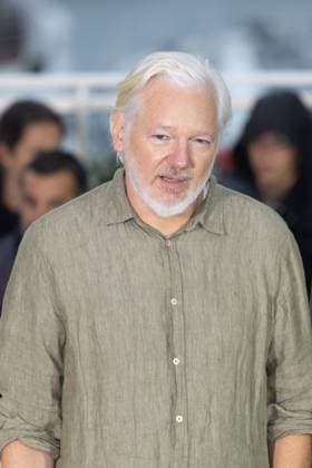 78. Internationalen Filmfestspiele von Cannes 2025 Cannes, Frankreich - 20.5.2024: Julian Assange während des - The Six Billion Dollar Man - Photocalls während der 78. Internationalen Filmfestspiele von Cannes. Die 78. Internationalen Filmfestspiele von Cannes finden vom 13. bis 24. Mai 2025 statt. Provence-Alpes-Cote d Azur